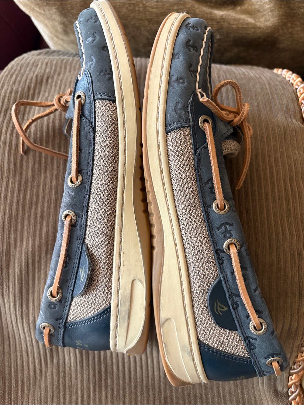 Sperry Topsider women’s Navy Anchor-Print Boat Shoes with Tan Laces worn 3-4 tim - Picture 2 of 3